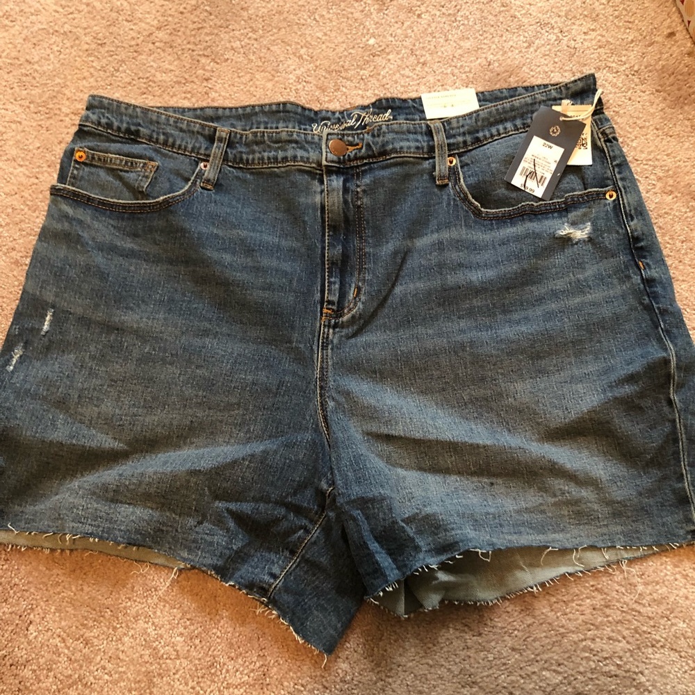 Women's Plus Sized Denim Raw Hem Shorts